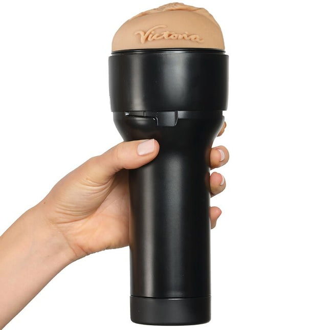 KIIROO - SIMTE-O PE VICTORIA JUNE STROKER