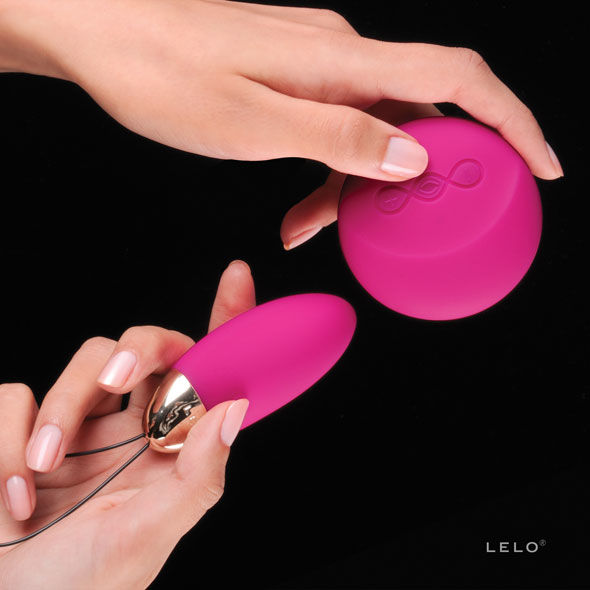 LELO - OU DE MASAJ LYLA 2 INSIGNIA DESIGN EDITION FUCHSIA